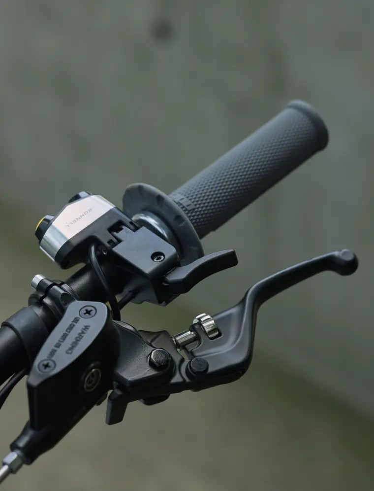 Electronic finger lever